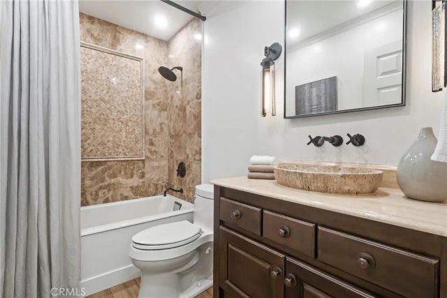 443 Vista Parada, Newport Beach, CA 92660