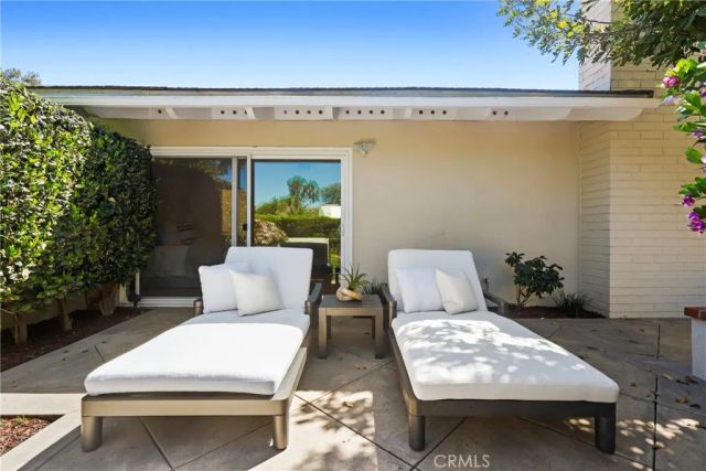 443 Vista Parada, Newport Beach, CA 92660