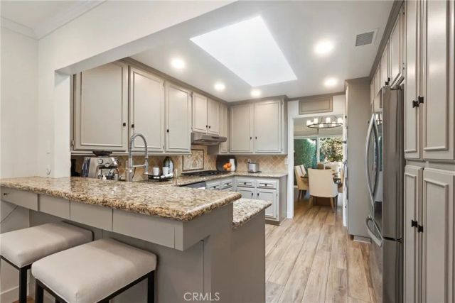 443 Vista Parada, Newport Beach, CA 92660