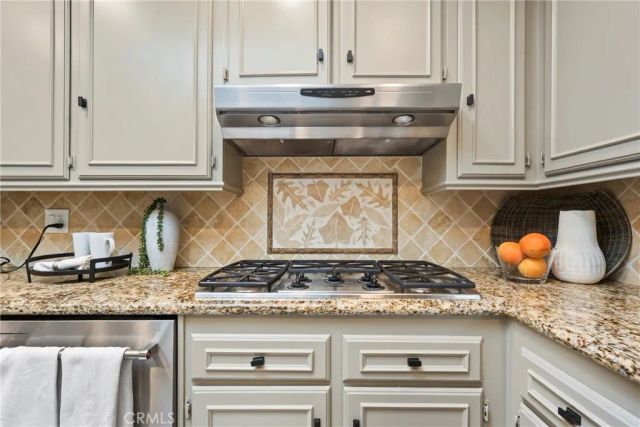 443 Vista Parada, Newport Beach, CA 92660