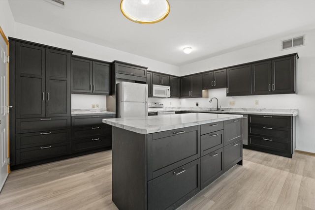 6954 Rolling Meadows COURT, Oak Creek, WI 53154