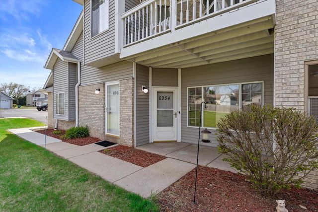 6954 Rolling Meadows COURT, Oak Creek, WI 53154
