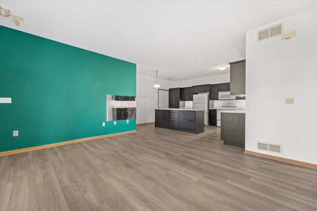 6954 Rolling Meadows COURT, Oak Creek, WI 53154
