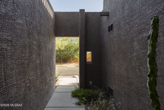3141 E Sampras Lane, Tucson, AZ 85716