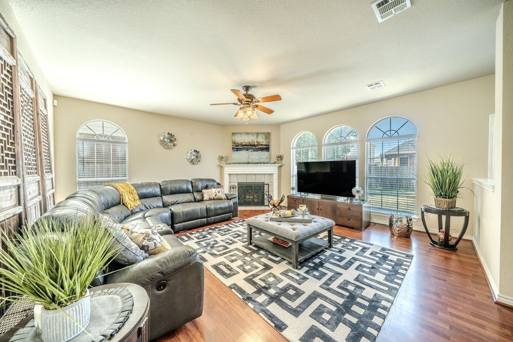 1511 Brighton Drive, Mansfield, TX 76063 — photo 2