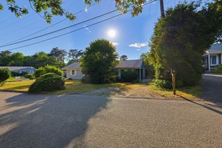 18 Cobb Ave 18, Yarmouth, MA 02675