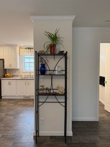 14 Sir Lancelot Drive, Exeter, NH 03833