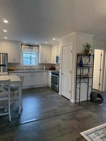 14 Sir Lancelot Drive, Exeter, NH 03833