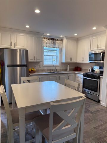 14 Sir Lancelot Drive, Exeter, NH 03833