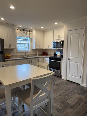 14 Sir Lancelot Drive, Exeter, NH 03833