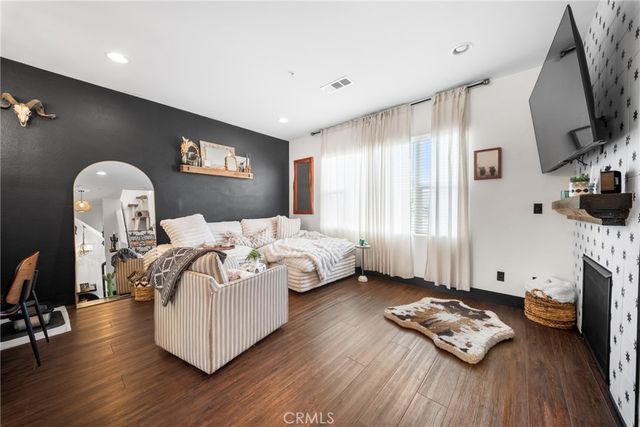 6198 Lincoln 18, Cypress, CA 90630