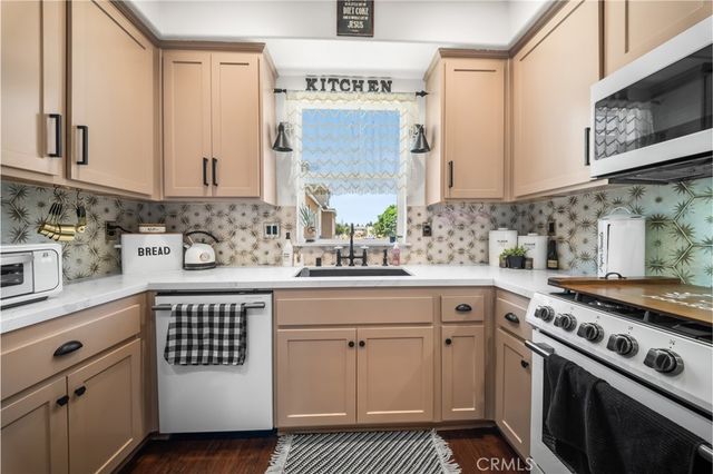 6198 Lincoln 18, Cypress, CA 90630