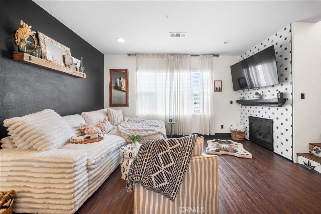 6198 Lincoln 18, Cypress, CA 90630