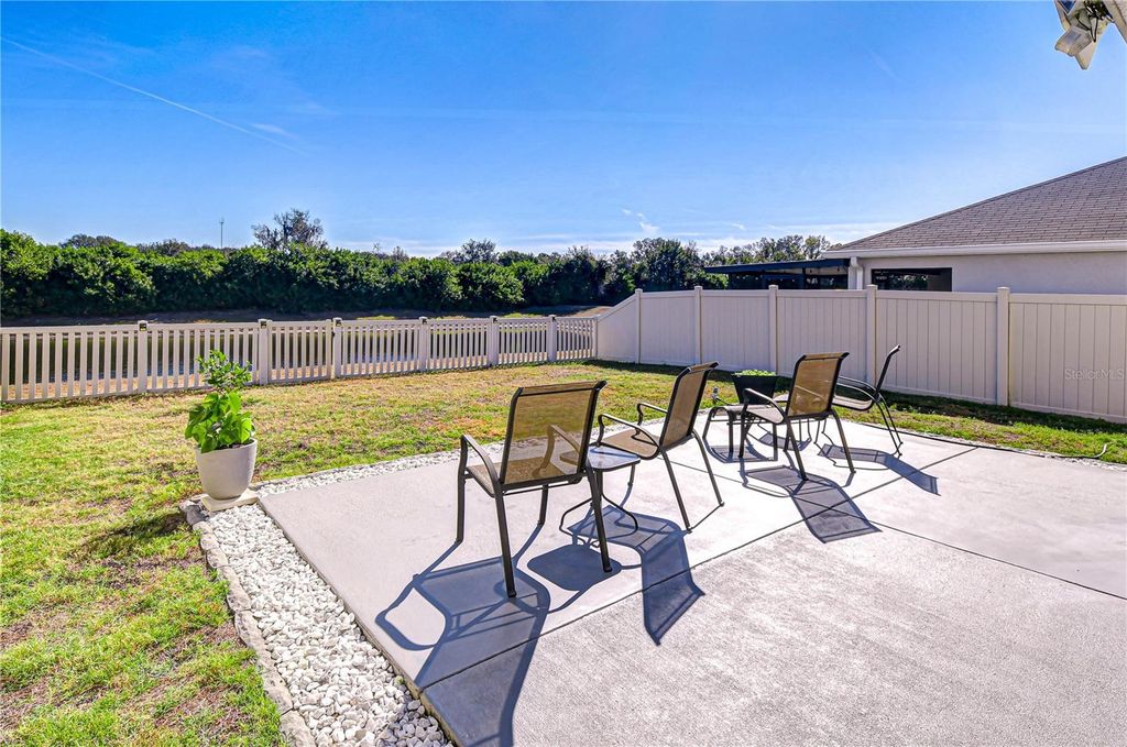 Image 3 of property listing at 11906 DOWNY BIRCH DRIVE, Riverview, FL 33569