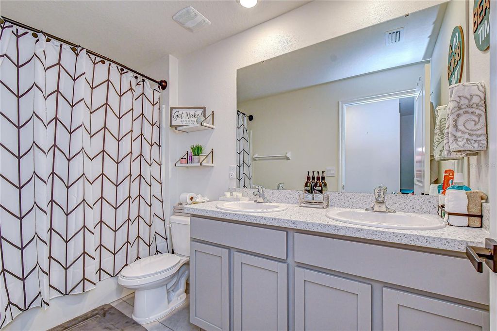 Image 21 of property listing at 11906 DOWNY BIRCH DRIVE, Riverview, FL 33569