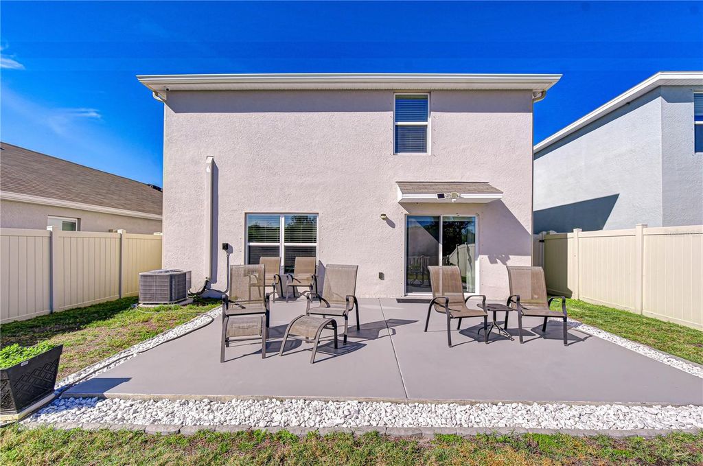 Image 22 of property listing at 11906 DOWNY BIRCH DRIVE, Riverview, FL 33569