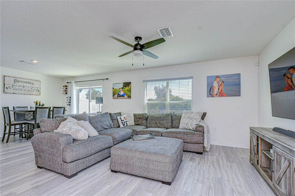 Image 10 of property listing at 11906 DOWNY BIRCH DRIVE, Riverview, FL 33569