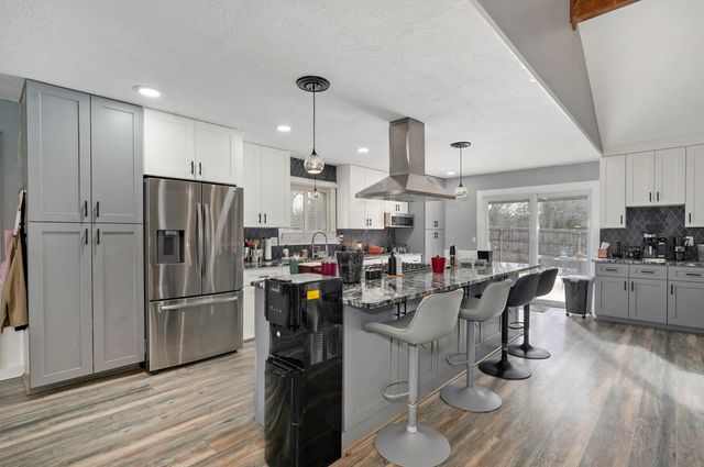 1226 E Highpoint Street, Springfield, MO 65804