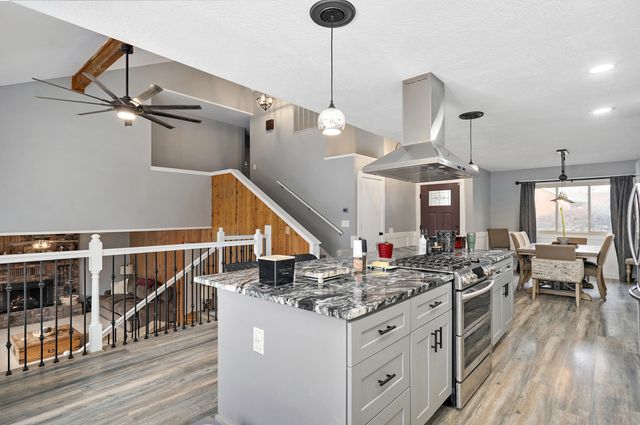 1226 E Highpoint Street, Springfield, MO 65804