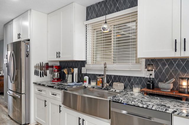 1226 E Highpoint Street, Springfield, MO 65804