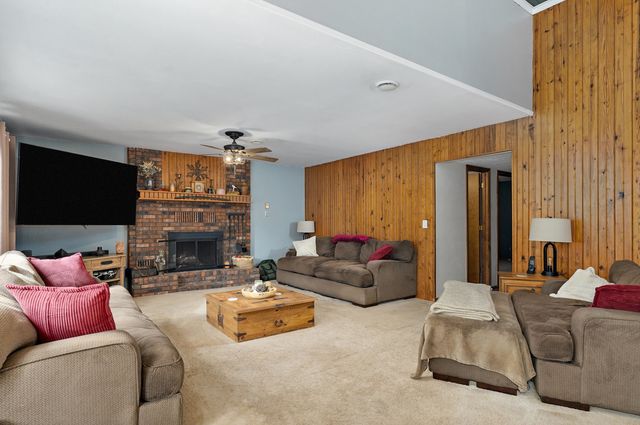 1226 E Highpoint Street, Springfield, MO 65804