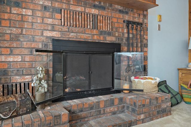 1226 E Highpoint Street, Springfield, MO 65804