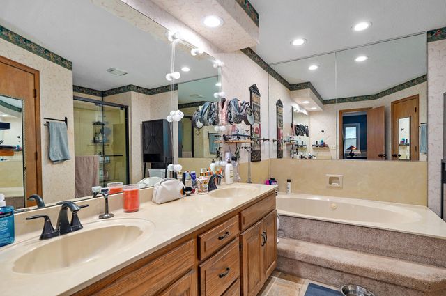 1226 E Highpoint Street, Springfield, MO 65804