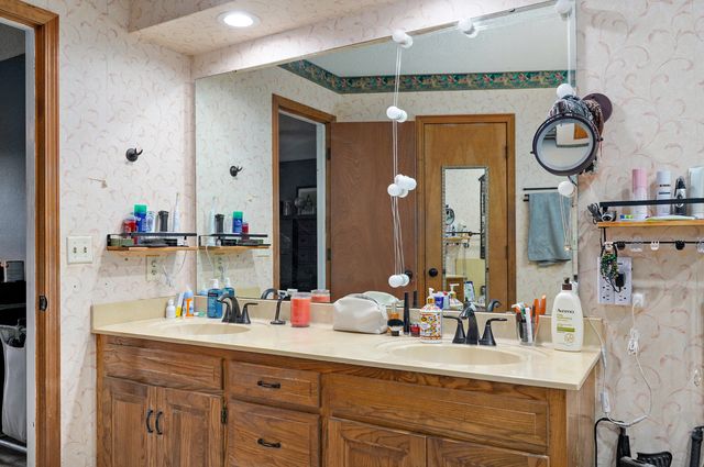 1226 E Highpoint Street, Springfield, MO 65804