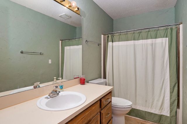 1226 E Highpoint Street, Springfield, MO 65804