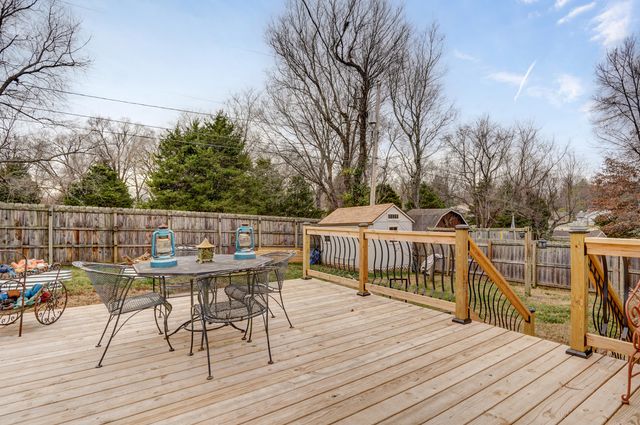 1226 E Highpoint Street, Springfield, MO 65804