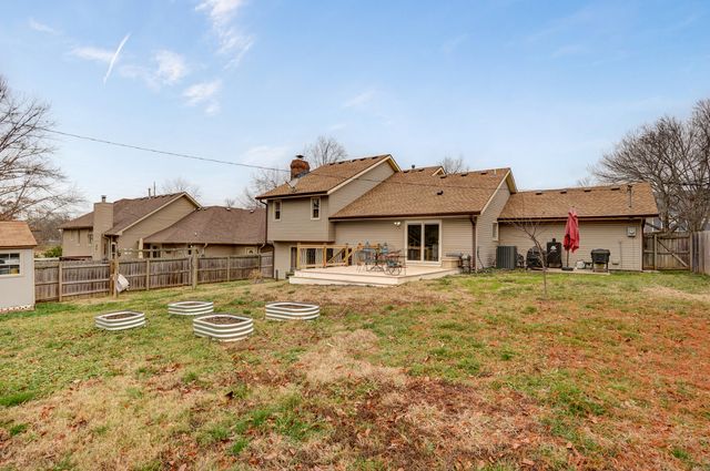 1226 E Highpoint Street, Springfield, MO 65804