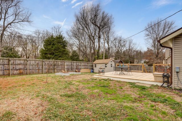 1226 E Highpoint Street, Springfield, MO 65804