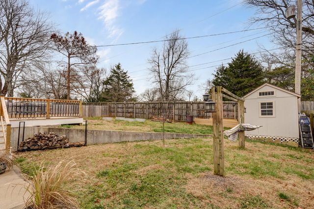 1226 E Highpoint Street, Springfield, MO 65804