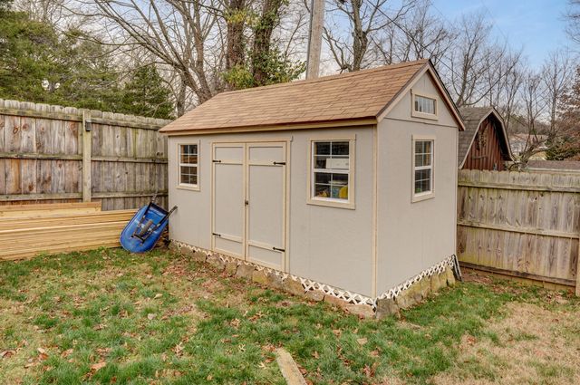 1226 E Highpoint Street, Springfield, MO 65804