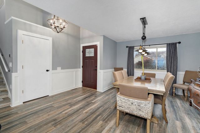 1226 E Highpoint Street, Springfield, MO 65804