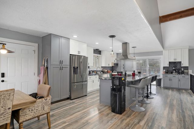 1226 E Highpoint Street, Springfield, MO 65804