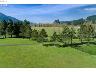 319 HAMILTON St, North Bonneville, WA 98639