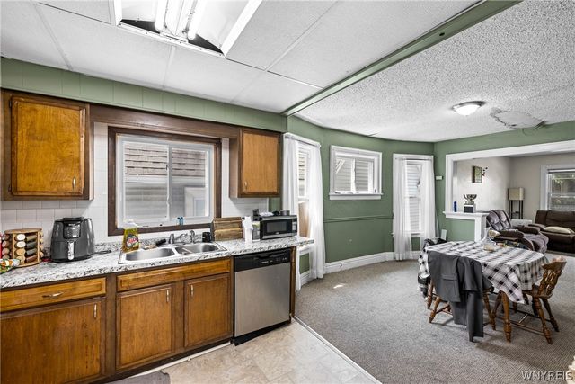 17 Indian Church Road, Buffalo, NY 14227