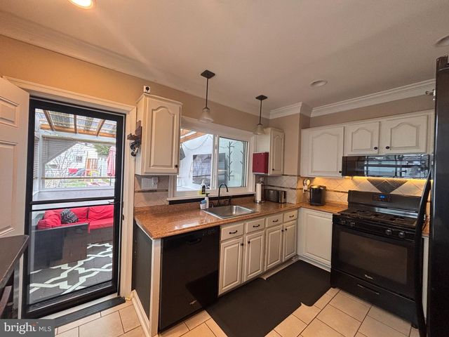 17 WALNUT ST, Clifton Heights, PA 19018