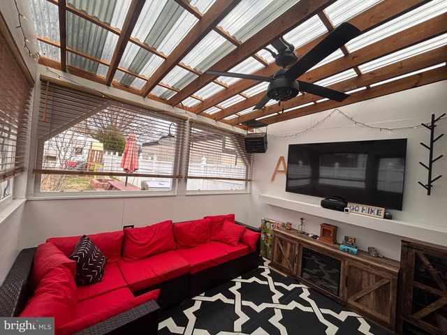 17 WALNUT ST, Clifton Heights, PA 19018