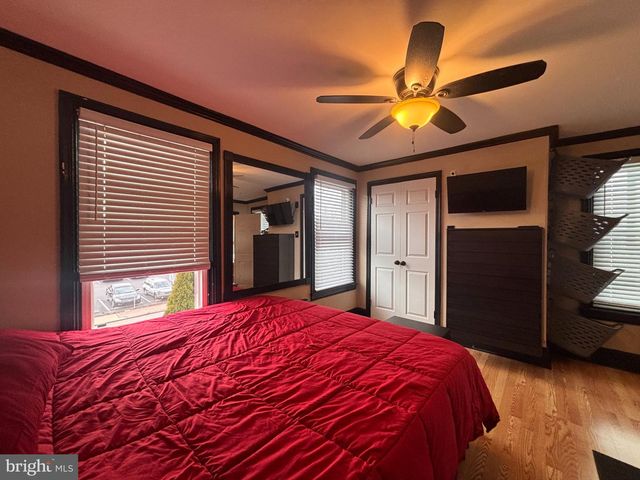 17 WALNUT ST, Clifton Heights, PA 19018