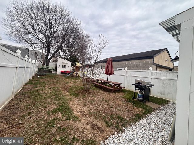 17 WALNUT ST, Clifton Heights, PA 19018