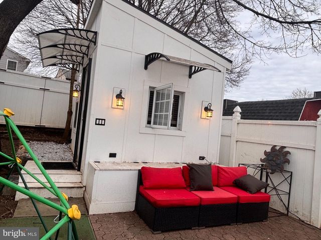 17 WALNUT ST, Clifton Heights, PA 19018