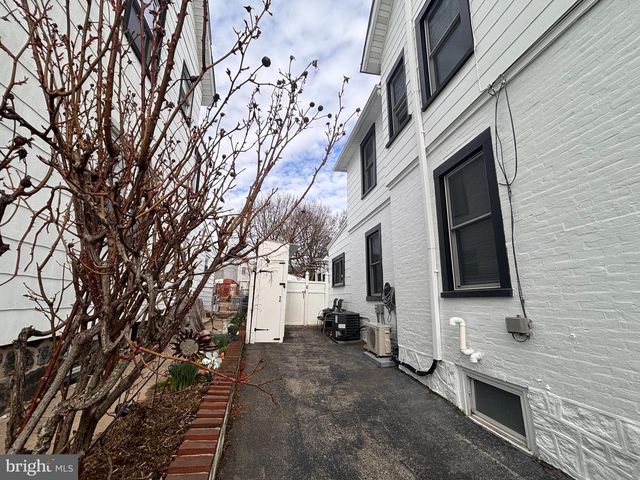 17 WALNUT ST, Clifton Heights, PA 19018