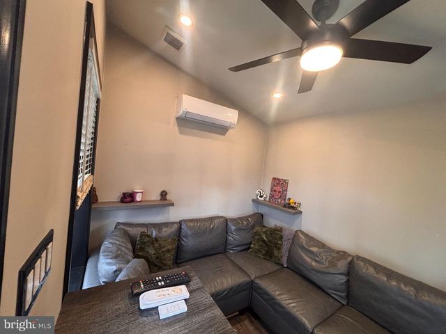 17 WALNUT ST, Clifton Heights, PA 19018