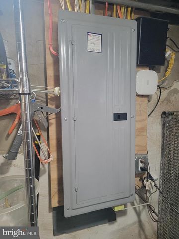 17 WALNUT ST, Clifton Heights, PA 19018