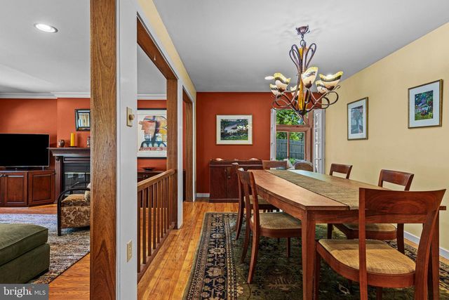 231 W VALLEY RD, Wayne, PA 19087