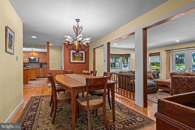 231 W VALLEY RD, Wayne, PA 19087