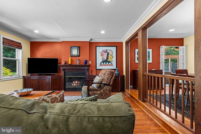 231 W VALLEY RD, Wayne, PA 19087