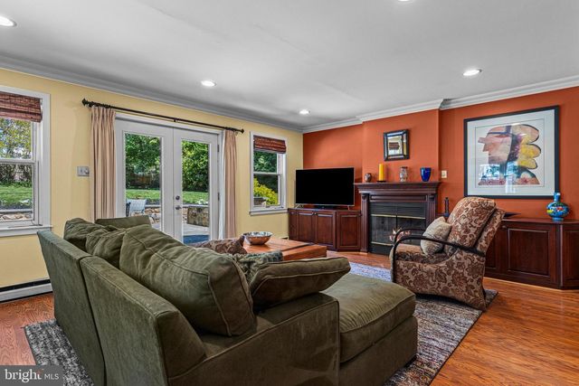231 W VALLEY RD, Wayne, PA 19087